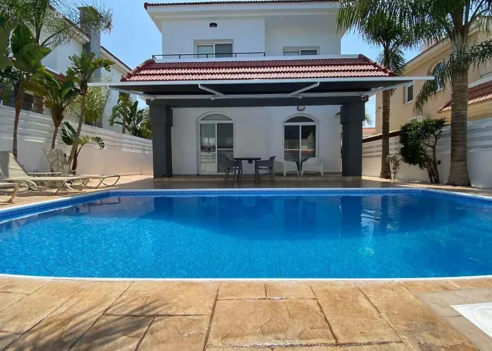 Diana - 200 Meters From Kapparis, Fireman's Paralimni