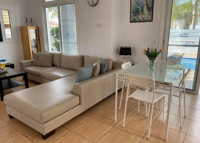 Diana - 200 Meters From Kapparis, Fireman's Paralimni