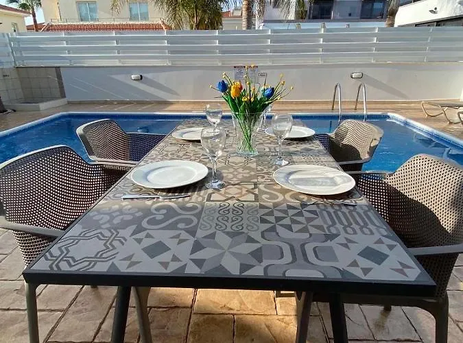 Diana - 200 Meters From Kapparis, Fireman's Prázdninový dům Paralimni