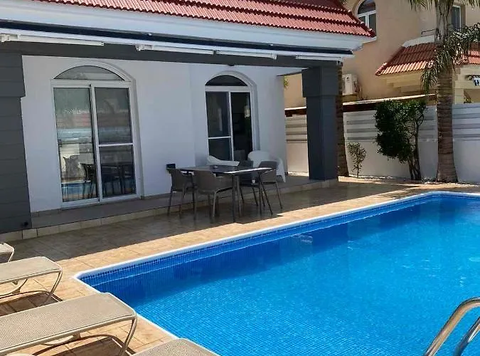 Diana - 200 Meters From Kapparis, Fireman's Paralimni