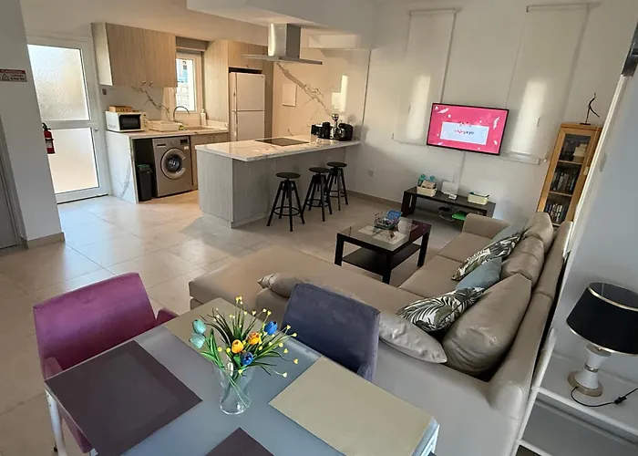 Diana - 200 Meters From Kapparis, Fireman's Paralimni