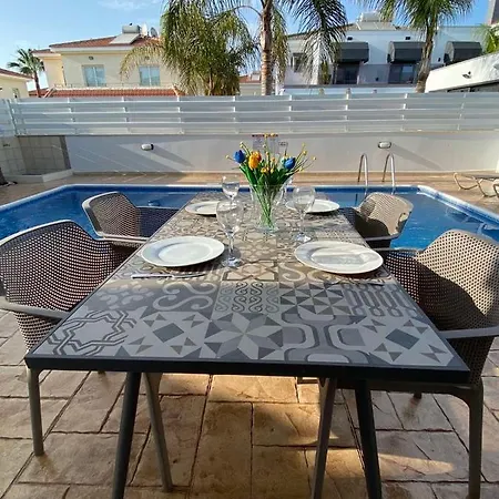 Diana - 200 Meters From Kapparis, Fireman's Holiday home Paralimni