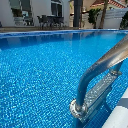 Diana - 200 Meters From Kapparis, Fireman's Paralimni