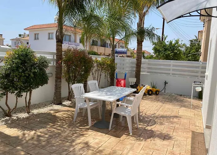 Diana - 200 Meters From Kapparis, Fireman's Case de vacanță *