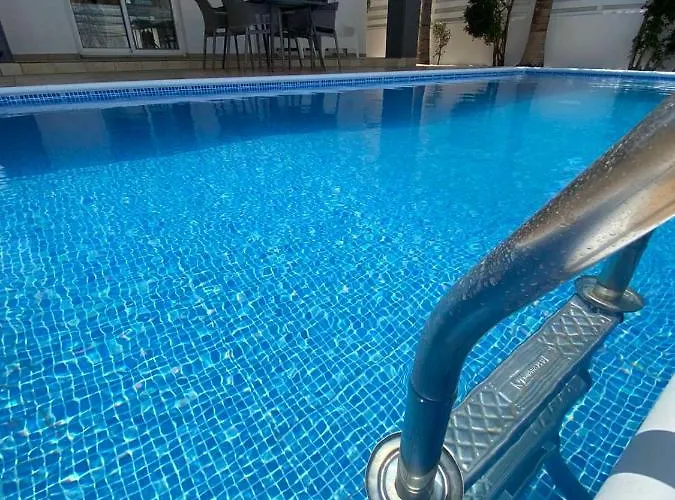 Diana - 200 Meters From Kapparis, Fireman's Paralimni